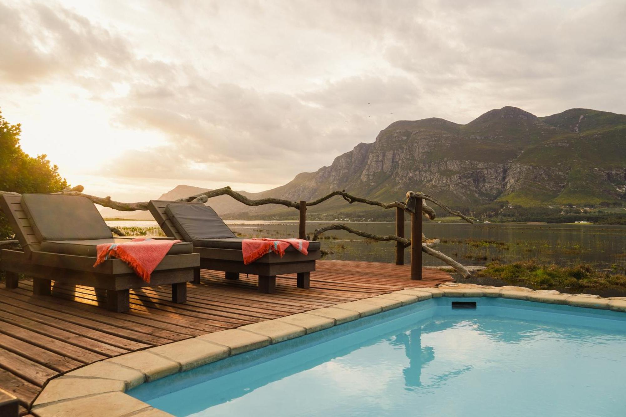 Mosaic Lagoon Lodge Станфорд Экстерьер фото